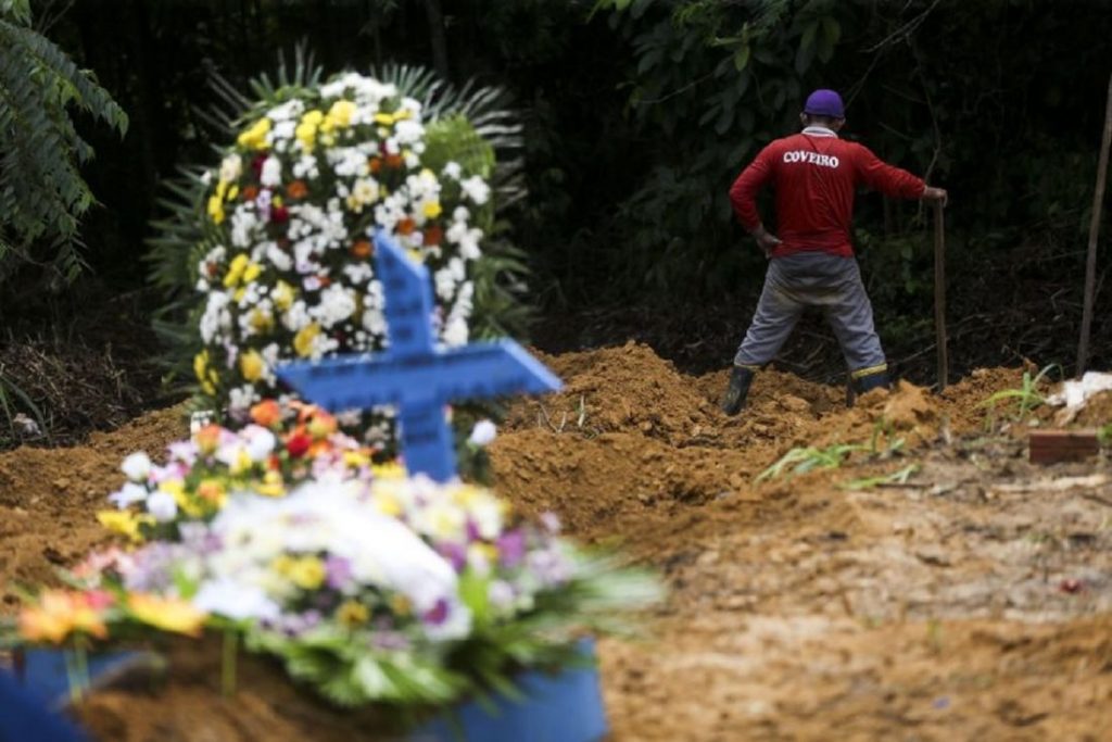 Brasil atinge marca de 500 mil mortes por covid 19