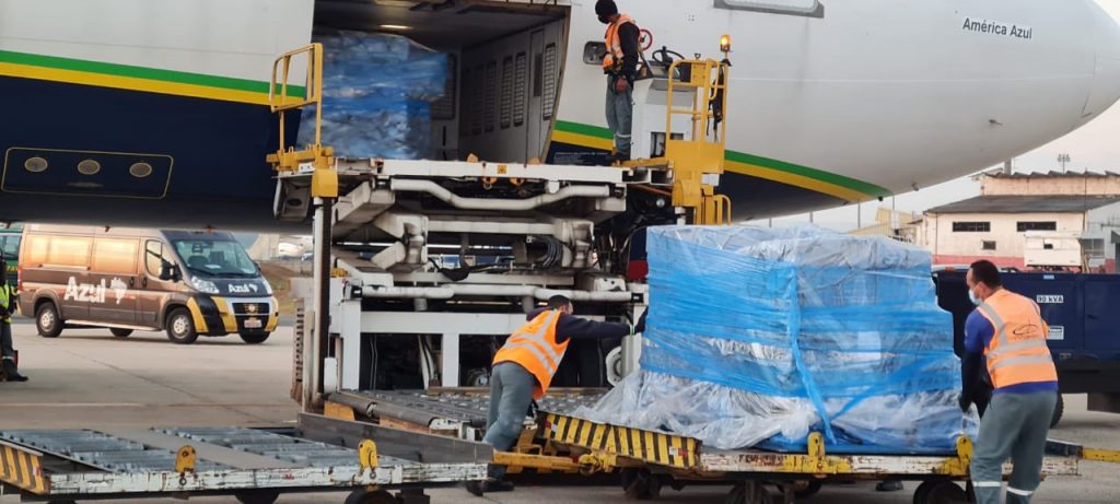 Brasil recebe novo lote com 942 mil vacinas da Janssen doadas pelos EUA