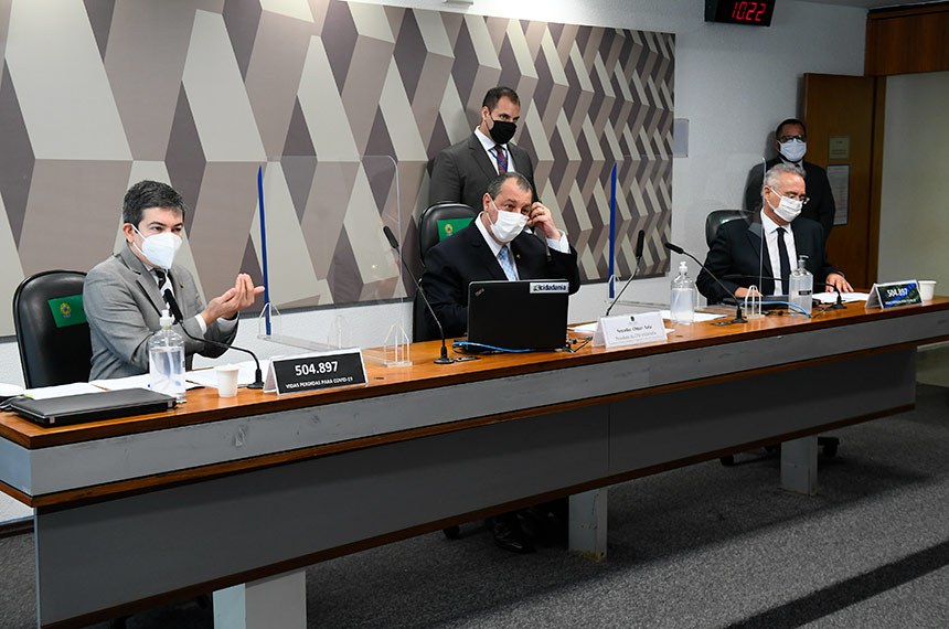 CPI vai investigar contrato de compra das vacinas