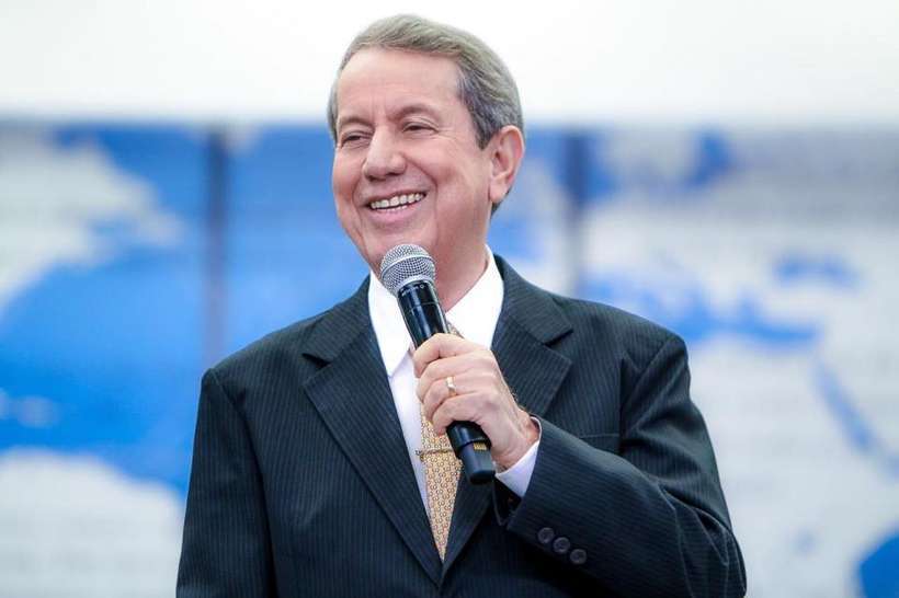 Com covid 19 missionario R.R Soares e intubado apos complicacoes da doenca