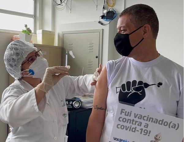 Deputado Fabio Mitidieri e vacinado contra a covid 19 neste domingo 20