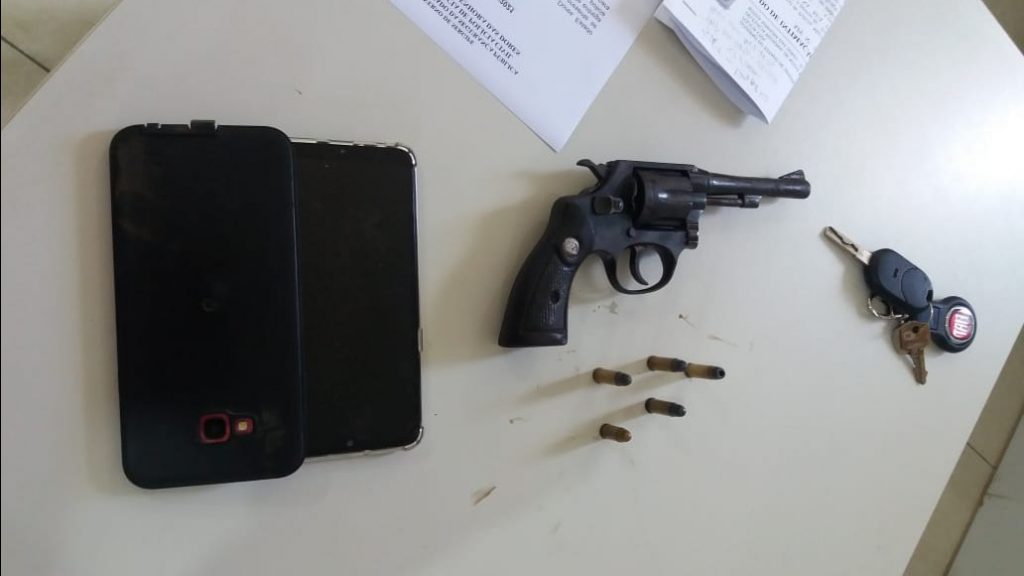 Dois homens sao presos em Dores por roubo de veiculo em Aracaju