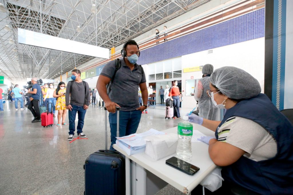Edvaldo defende protocolos mais rigidos em aeroportos para evitar chegada de novas cepas