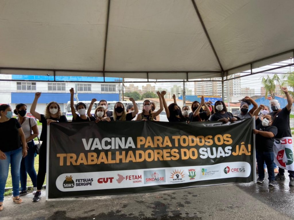 Em ato publico trabalhadores do SUAS pedem inclusao na vacinacao contra a covid 19 ao Governo de Sergipe