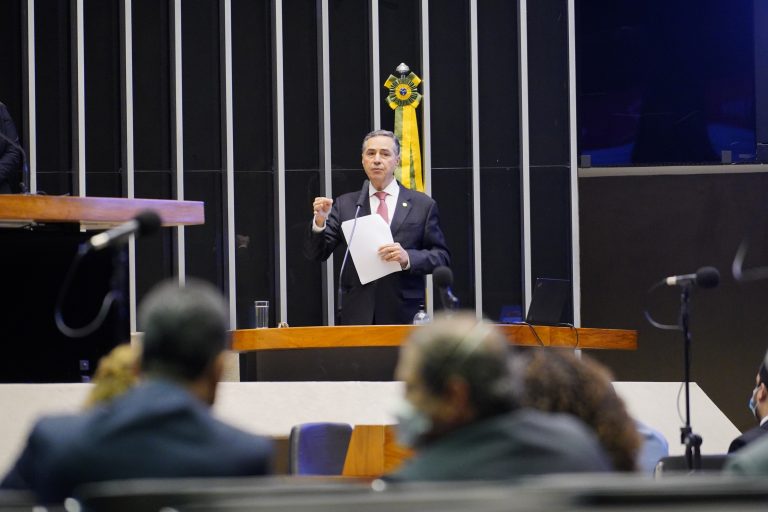 Em debate na Camara presidente do TSE critica voto impresso e defende urna eletronica