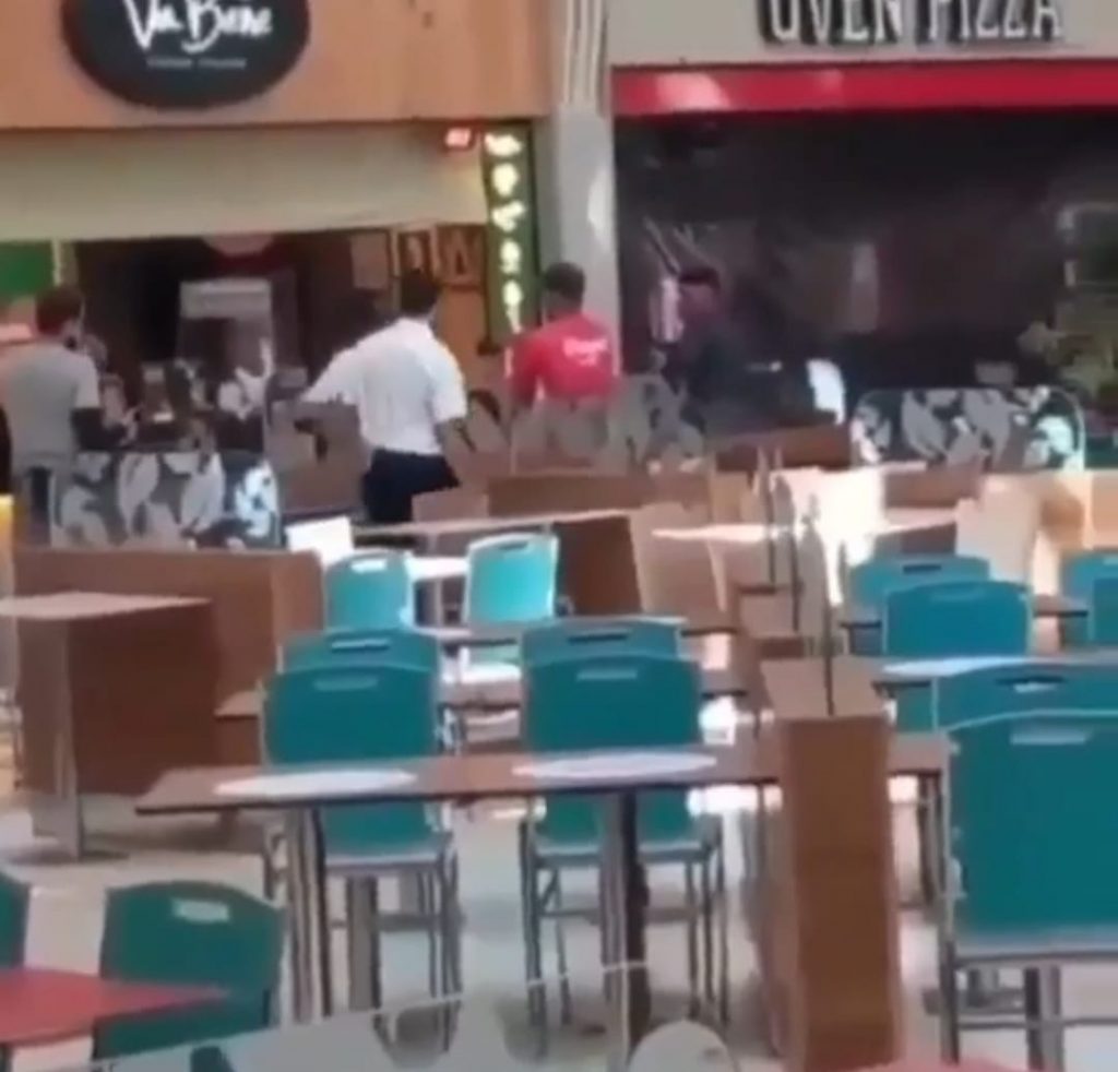Entregadores reclamam de menosprezo da profissao em Shopping de Aracaju veja video