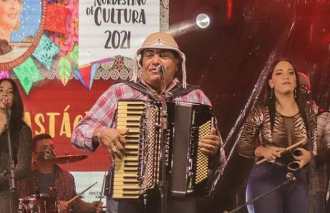 Erivaldo de Carira se apresenta no Forro Caju em Casa nesta quinta 24 confira demais atracoes