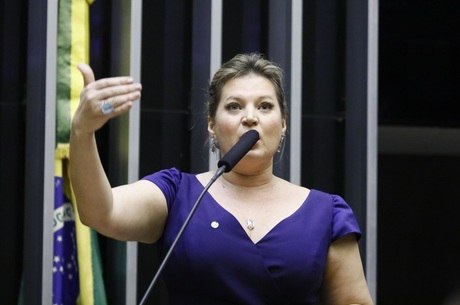 Ex lider de Bolsonaro na Camara Joice Hasselmann rompe com o PSL
