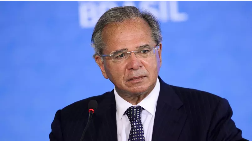 Guedes diz que pedidos de impeachment de Bolsonaro ‘descredenciam a democracia