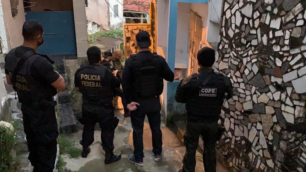 Machine Buster PC e PF concluem operacao com R 103 mil pistolas e veiculo de luxo apreendidos em acao contra roubos a banco