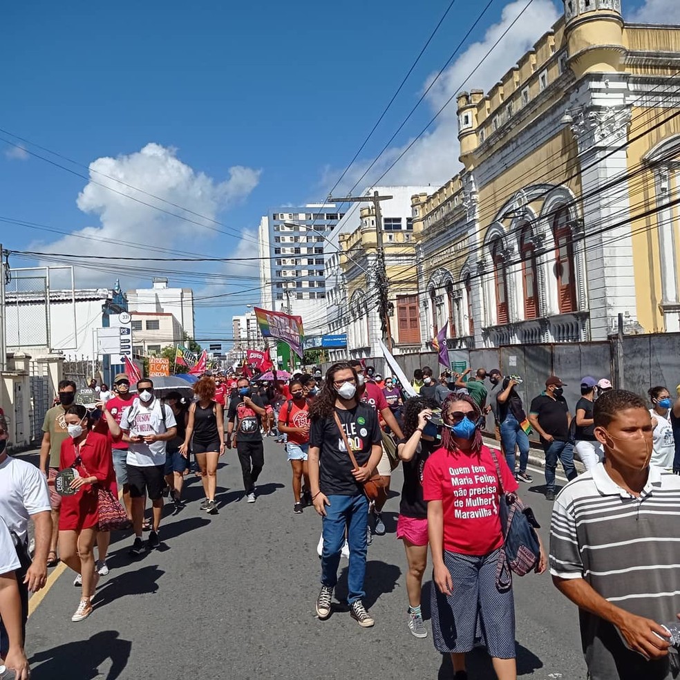 Manifestantes fazem ato contra Bolsonaro e a favor da vacina em Aracaju neste sabado 19 veja video