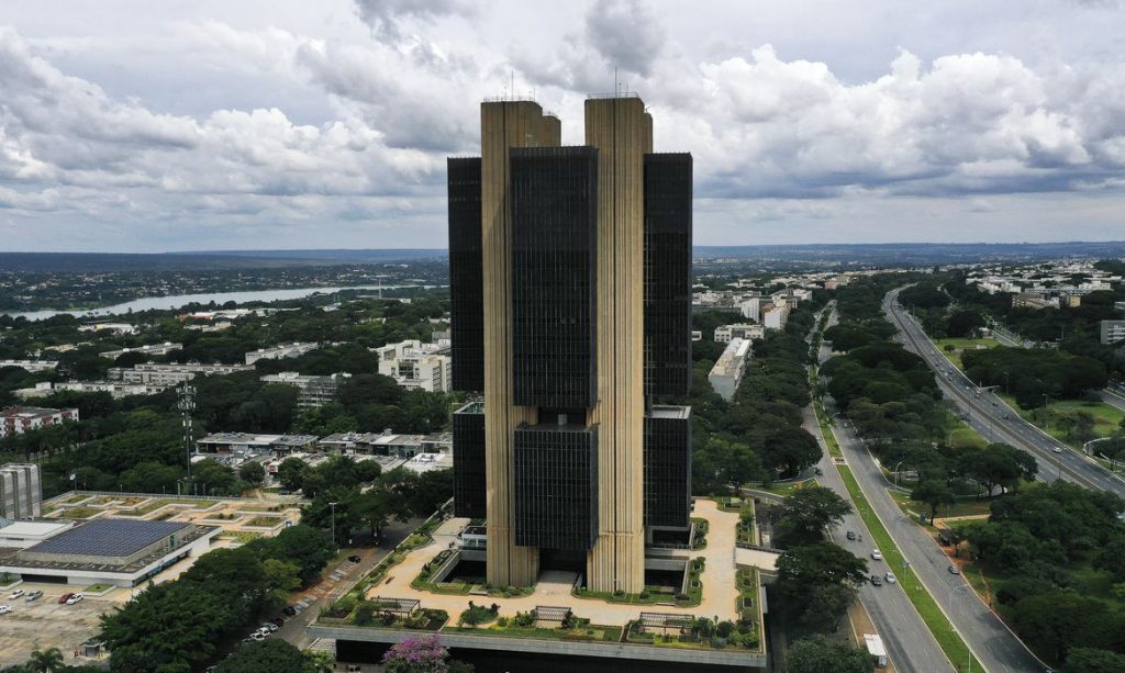 Mercado financeiro eleva expansao do PIB de 485 para 5