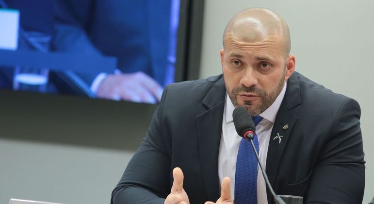 Moraes determina nova prisao de Daniel Silveira apos desrespeitar 30 vezes o uso de tornozeleira