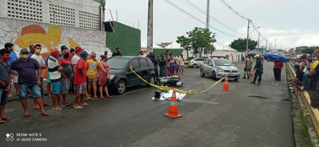 Motociclista colide com veiculo cai e morre atropelado por onibus em Aracaju