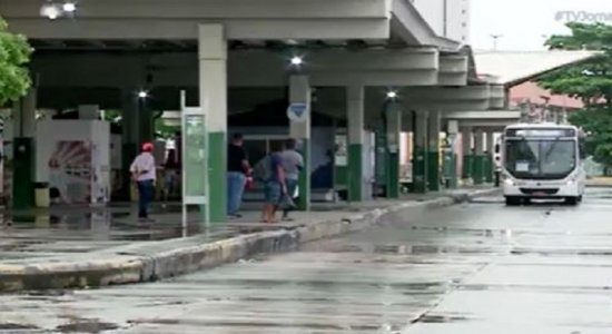 Mulher trans e queimada viva em praca no Recife