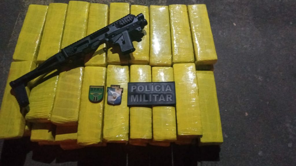 Operacao da Policia Militar apreende mais de 50 tabletes de maconha em Indiaroba