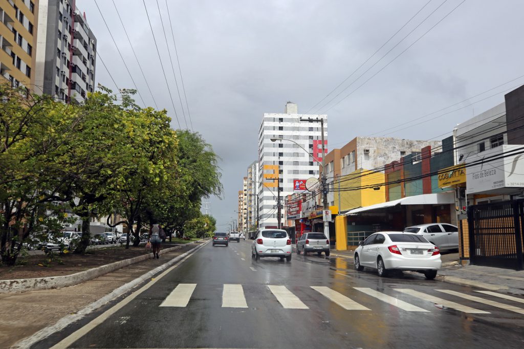 Pico da mare pode chegar 21 m no litoral sergipano nesta quinta 24 Aracaju tem previsao de chuva