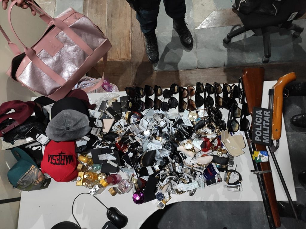 Policia prende trio suspeito de roubar loja a cavalo em Itaporanga DAjuda