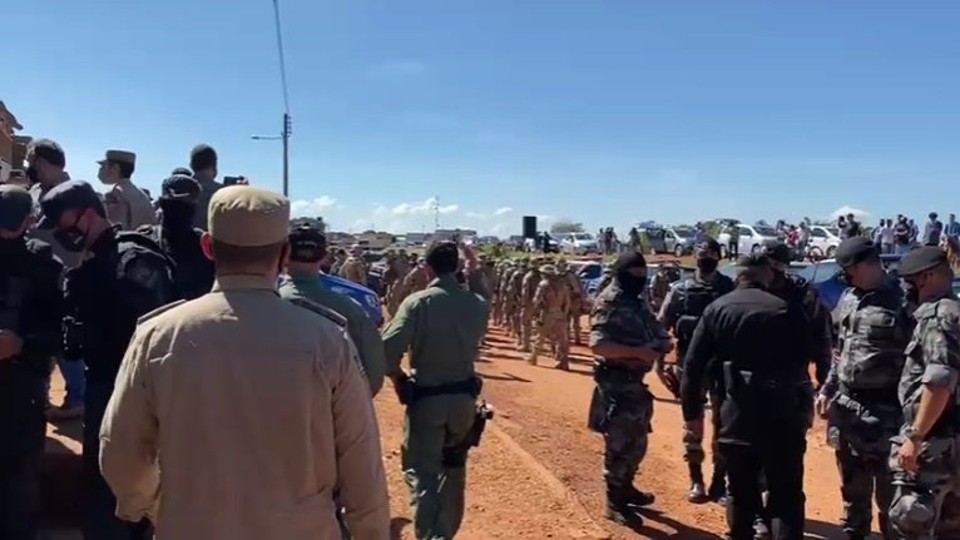 Policiais da forca tarefa que atuam no caso Lazaro rezam para encontrar criminoso veja video
