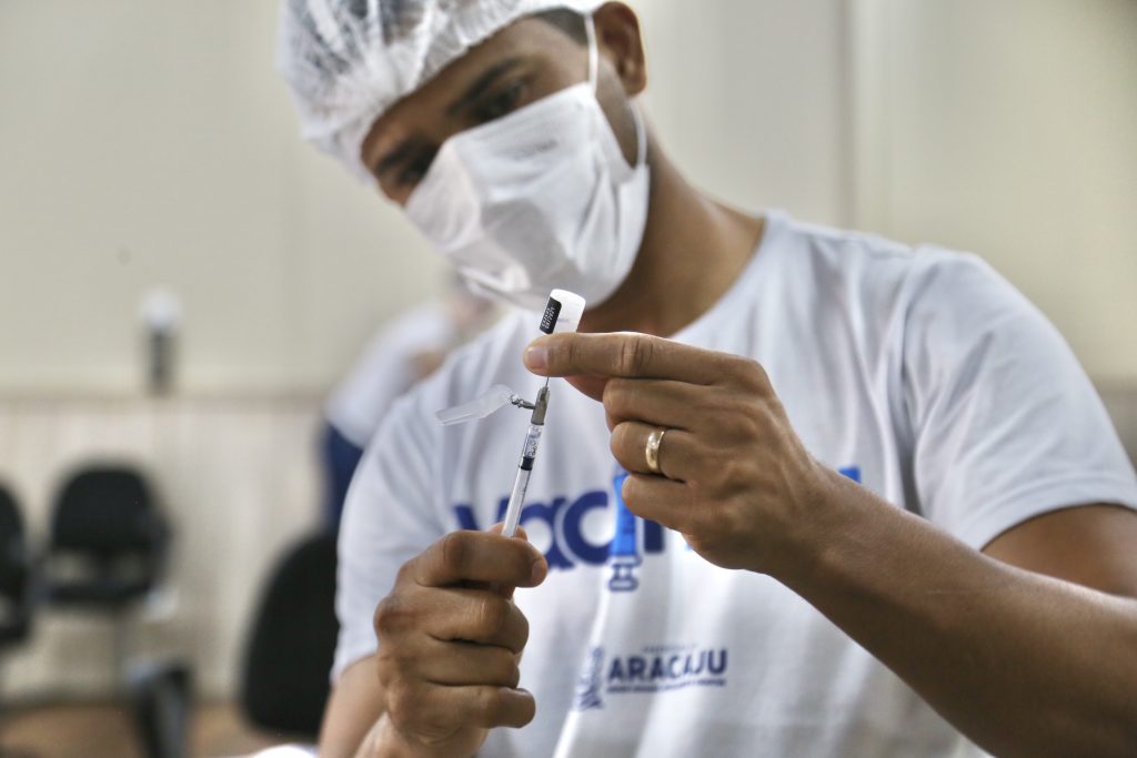 Por falta de doses Aracaju suspende vacinacao contra covid 19 por idade