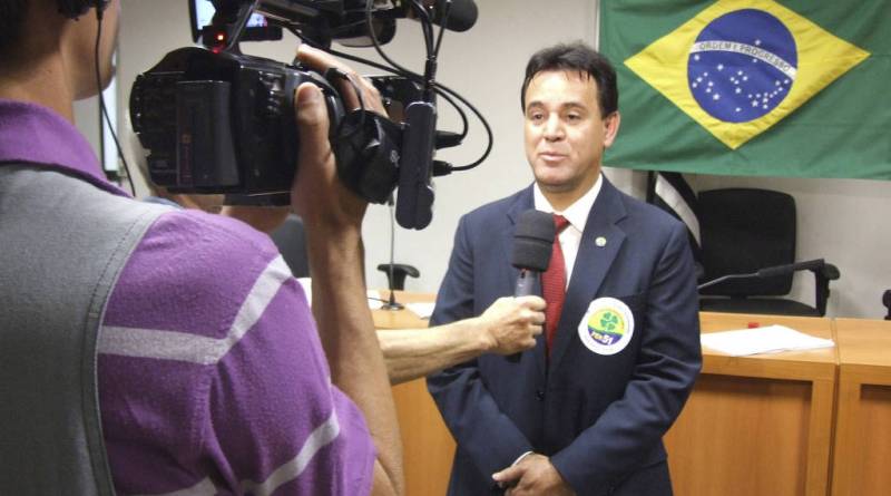 Presidente do Patriota partido de Emilia Correia destinou verba publica a parentes