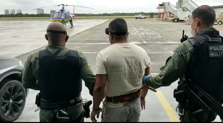 Preso na Rocinha maior traficante de Sergipe desembarca em Aracaju veja video