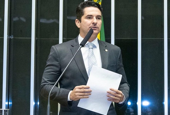 Vice lider do governo Bolsonaro na Camara Gustinho Ribeiro e condenado a devolver mais de R 12 mi por improbidade administrativa