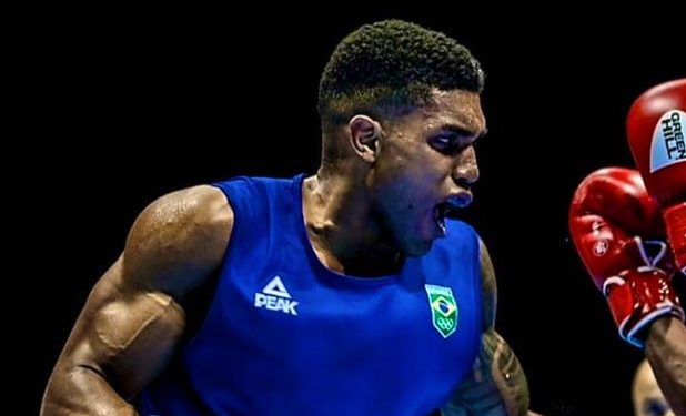 Abner Teixeira garante bronze no boxe ao avancar a semi em Toquio e1627657786514