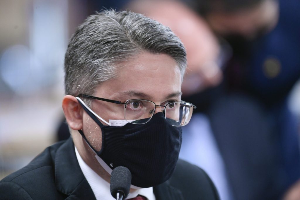 Alessandro Vieira e outros senadores da CPI acreditam que Dominguetti seja depoente plantado pelo governo
