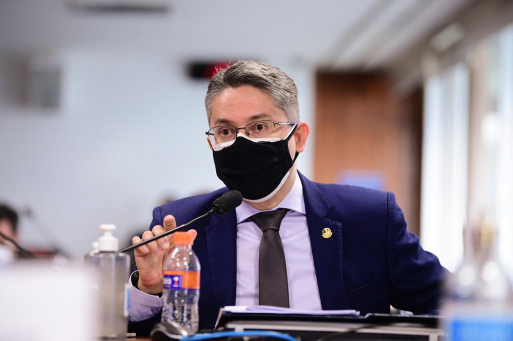 Alessandro Vieira vai ao STF contra aumento no super fundo eleitoral de R 57 bilhoes