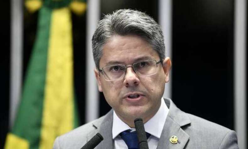 Alessandro Vieira vai pedir instalacao de CPI no Senado para investigar rachadinha