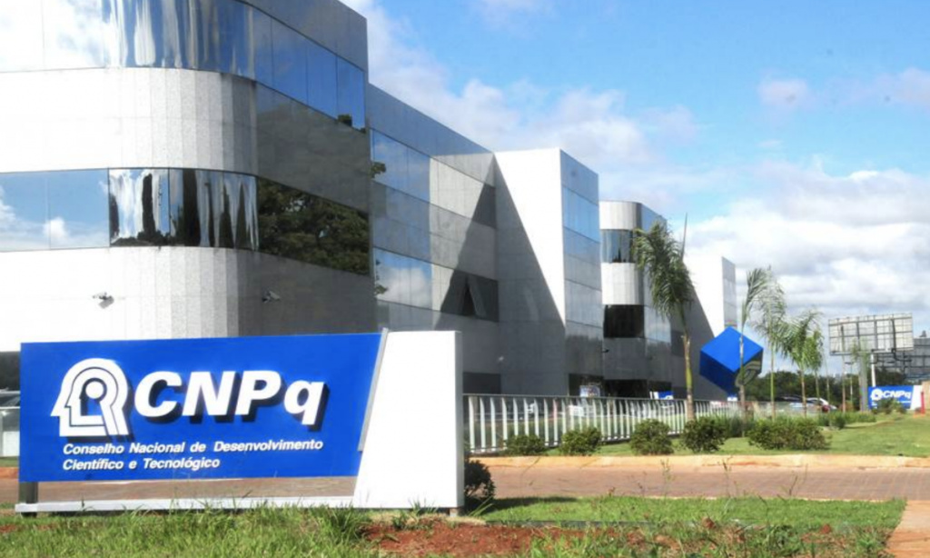 ApagaoServidor do CNPQ queima e pesquisadores ficam sem acesso a plataforma