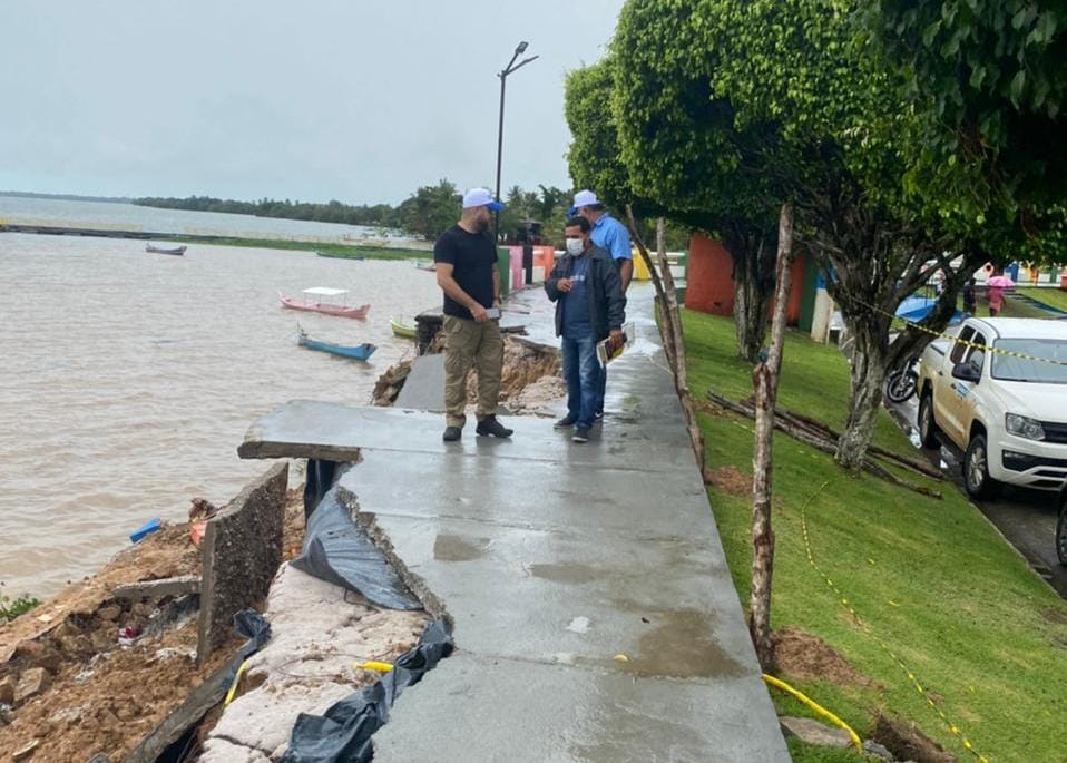 Apos desabamento superintendente da Codevasf realiza vistoria na Orla de Ilha das Flores 3