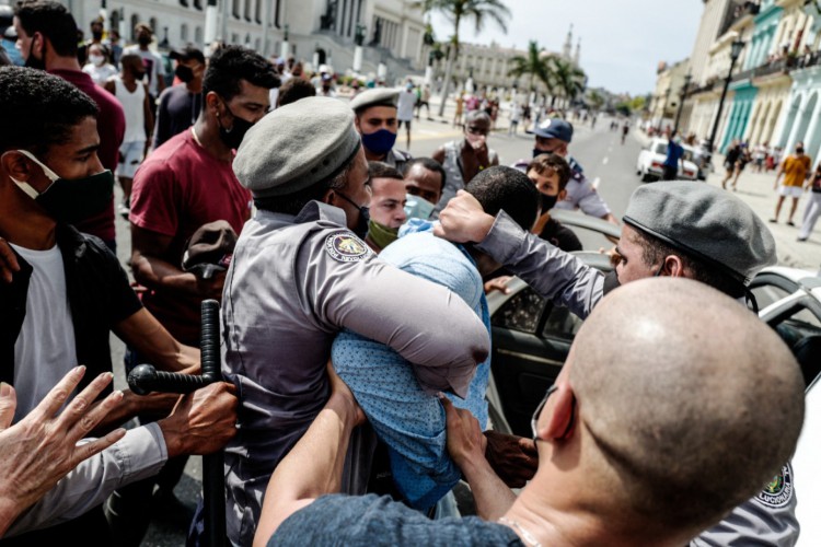 Apos manifestacoes pela liberdade PT emite nota em defesa da ditadura cubana e contra os EUA