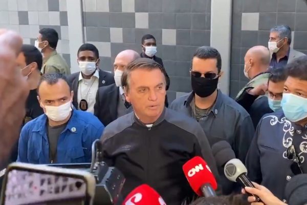 Apos quatro dias internado Bolsonaro recebe alta e deixa hospital