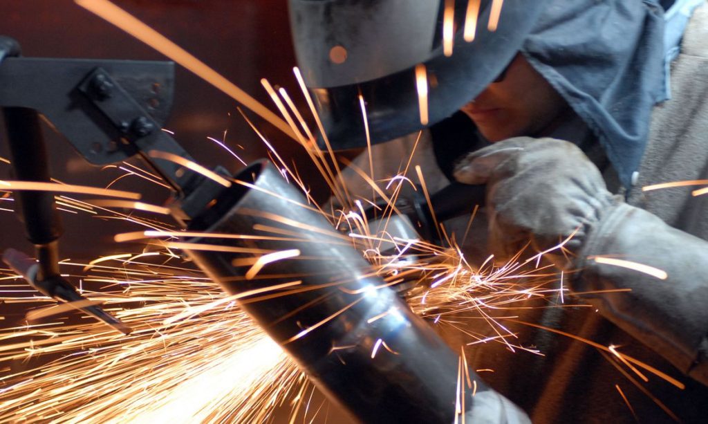 Apos tres meses de queda producao industrial cresce 14 em maio