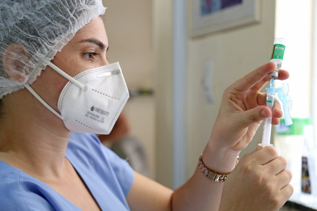 Aracaju amplia vacinacao contra covid 19 para pessoas com 34 anos