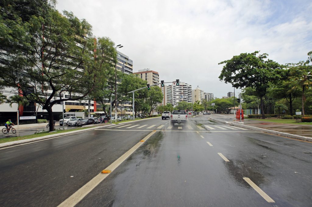 Aracaju mantem alerta de chuva ate terca feira 13