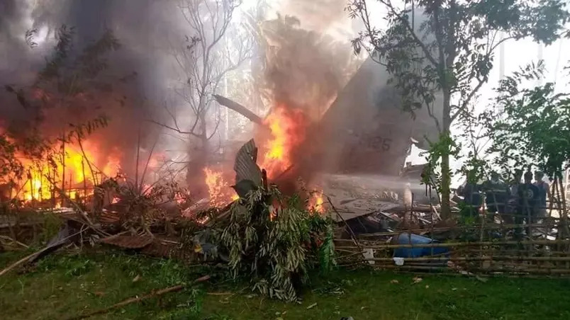 Aviao com 92 pessoas cai e deixa ao menos 31 mortos nas Filipinas