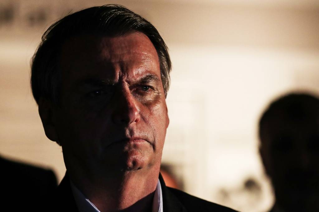 Bolsonaro chama presidente do TSE de imbecil e volta a ameacar realizacao de eleicoes em 2022