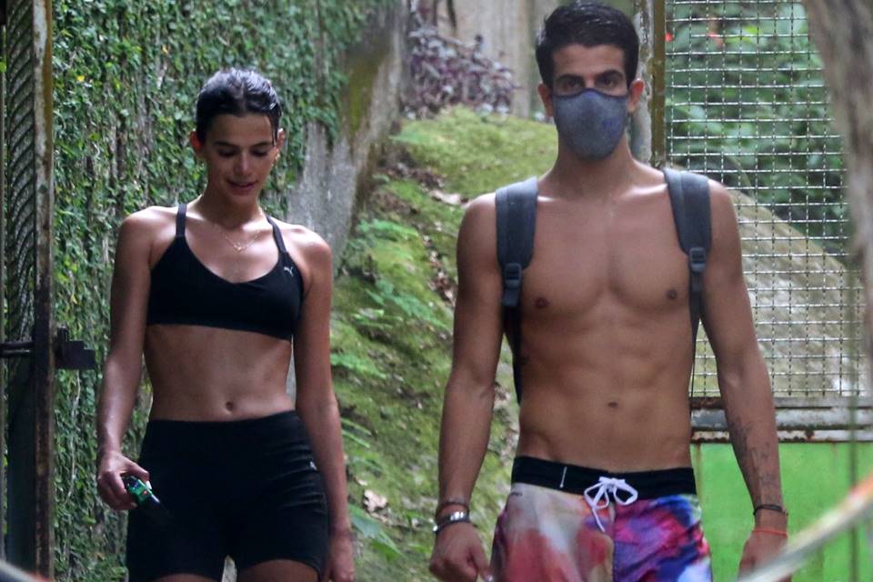 Bruna Marquezine e Enzo Celulari terminam namoro diz jornal