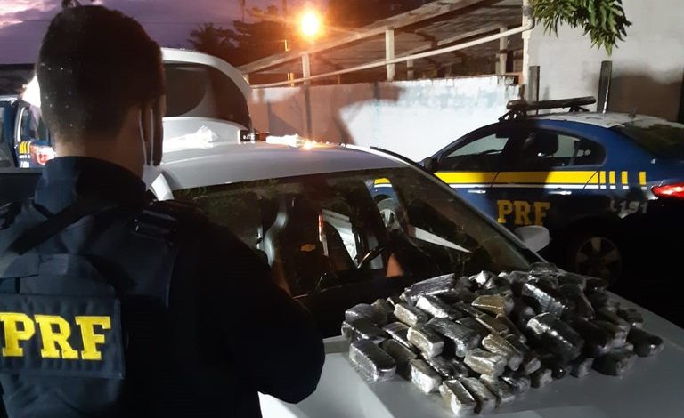 Cerca de 30 kg de haxixe sao apreendidos pela PRF na BR 101 em Umbauba e1627478114518