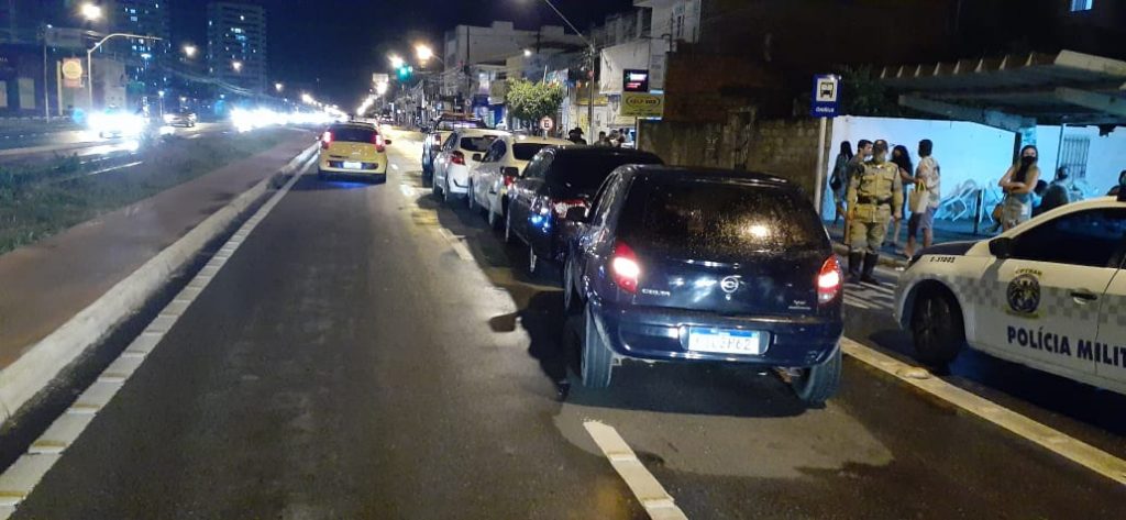 Condutor embriagado provoca engavetamento na Av. Augusto Franco em Aracaju