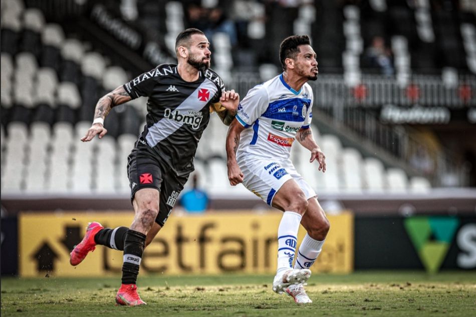Confianca perde para o Vasco e permanece proximo do Z 4