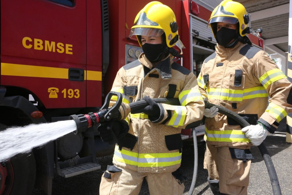 Dia Nacional do Bombeiro Com 100 anos de corporacao bombeiros atuam como herois em Sergipe