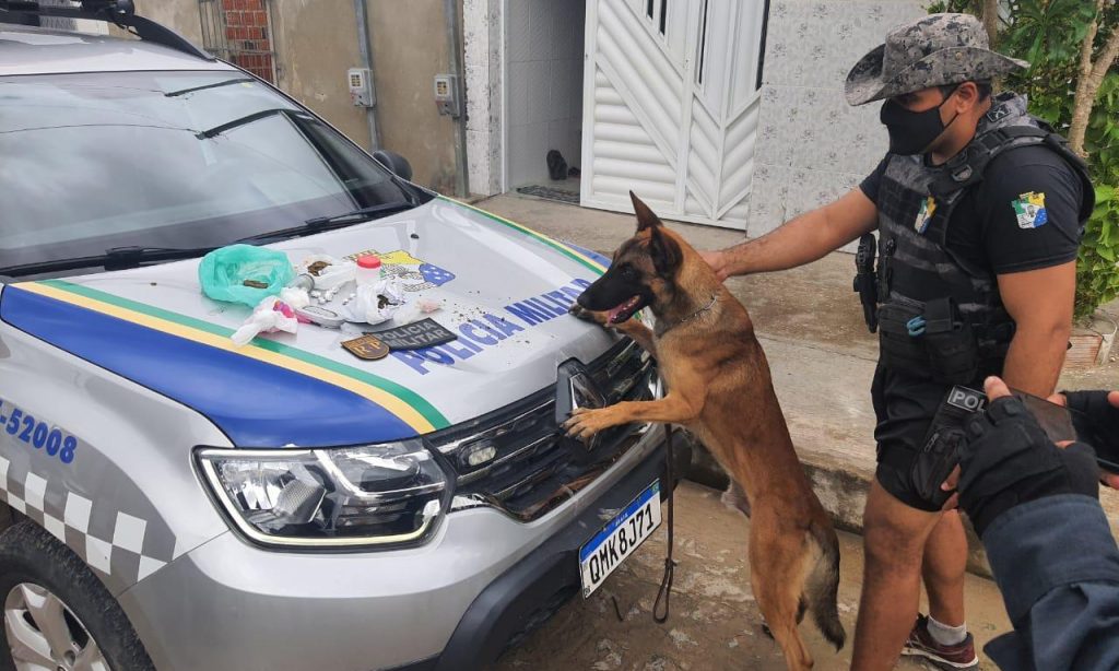 Duas mulheres sao presas por trafico de drogas durante operacao conjunta da PM no Parque dos Farois e1625143034963