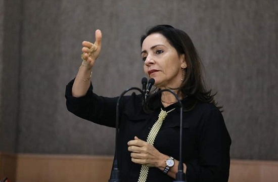 Emilia Correa critica rejeicao de emenda a LDO sobre realizacao de concursos publicos em Aracaju