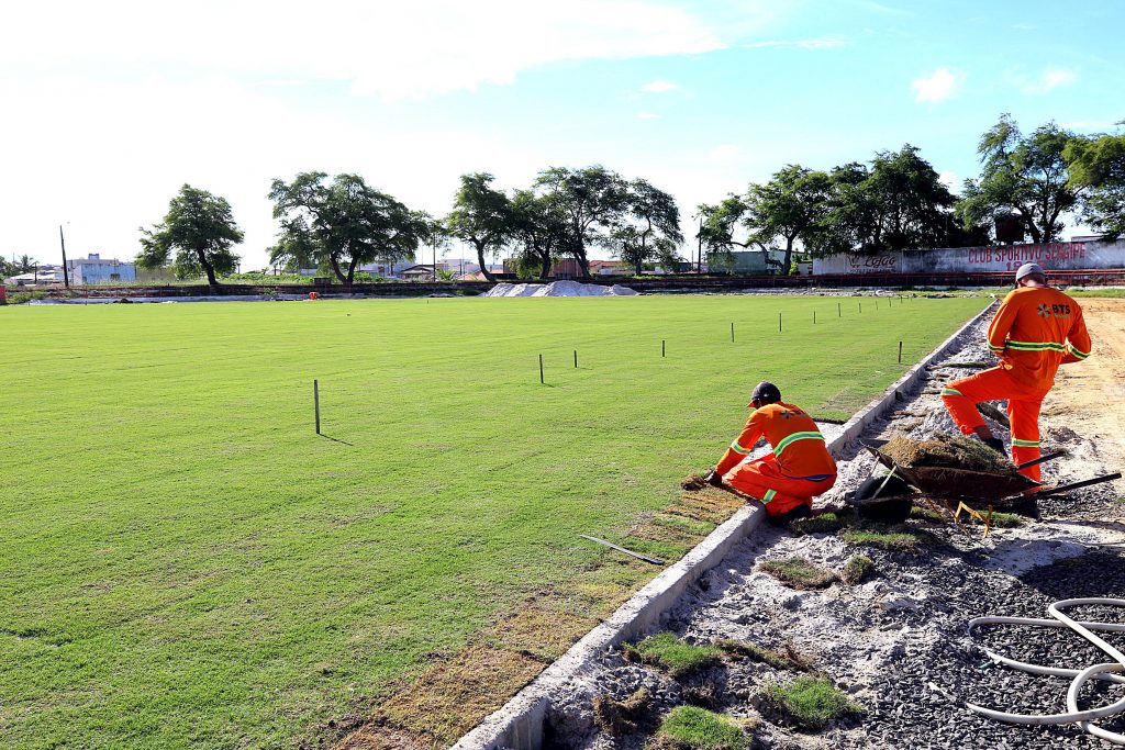 Implantacao do novo gramado do estadio Joao Hora e concluida