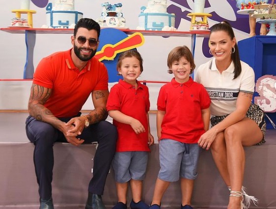 Jamais deixaria meus filhos sozinhos por 20 dias declara Andressa Suita
