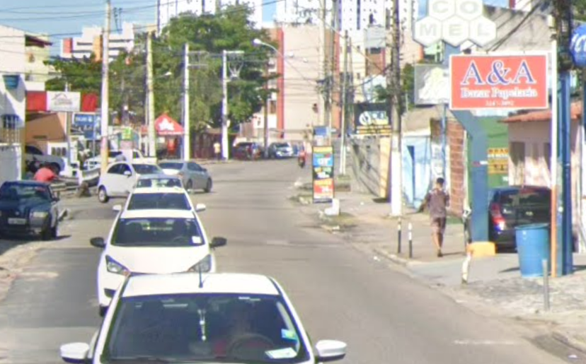 Manifestantes fazem novo ato conta mudanca de sentido na avenida Nestor Sampaio em Aracaju